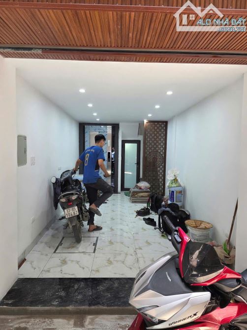 Bán nhà siêu đẹp Láng Trung Lô Góc 10m ra ô tô ngõ thông 5T 42m2 thang máy mới tinh ở luôn - 1