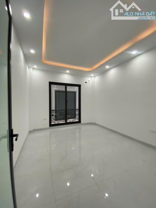 Cách chợ ỷ la 200m. Ngay sát trục Lê Trọng Tấn - Lê Quang Đạo. Giá hơn 5 tỷ - 1