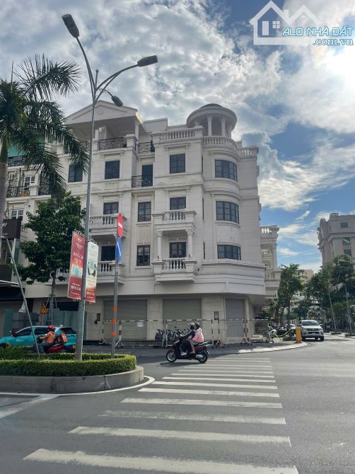 Cho Thuê GÓC 2MT 7.5x20m đường số 3 trung tâm KDC Cityland Parkhills - 1