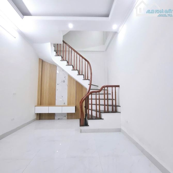 Bán Gấp Nhà Phố Vọng 28m2,5 Tầng,5.95tỷ,Ngõ Ô Tô,Full Nội Thất Chỉ Việc Vào Ở - 1