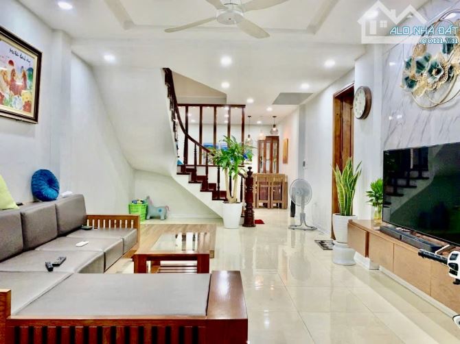 NHÀ ĐẸP - XUÂN PHƯƠNG -39M x 4 TẦNG- Ô TÔ ĐỖ CỬA- NGÕ THÔNG- NHỈNH 6 TỶ - 1