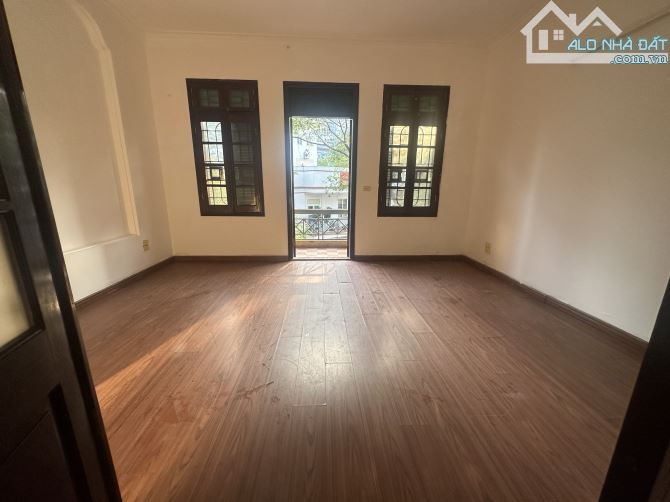 PHỐ HUỲNH THÚC KHÁNG, ĐỐNG ĐA - PHÂN LÔ VỈA HÈ - Ô TÔ DỪNG ĐỖ 24/24 - 68m - Nhỉnh 27 tỷ - 1