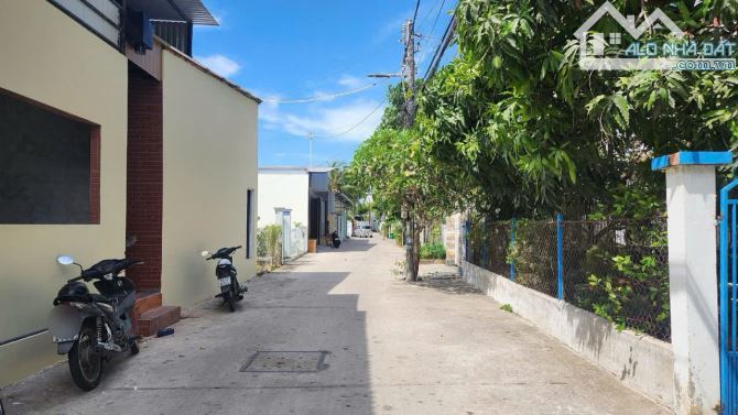 ‼️Chốt gấp nhà đẹp Hóc Môn,Sổ Hồng Riêng, hẻm 5m,giá 790tr dtich 63m2 - 1
