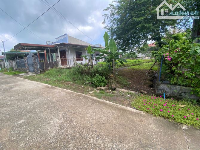 bán 463m2 đất ở tại nông thôn,đất nằm khu dân cư đông đúc,đất phân ra được 2 lô,giá đâu ư - 1