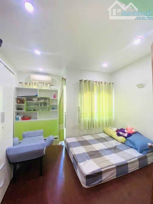 Quận 7 - Nguyễn Thi Thập - hẻm 5M - 4 tầng - 54m2- Giá 8.9 tỷ - 1