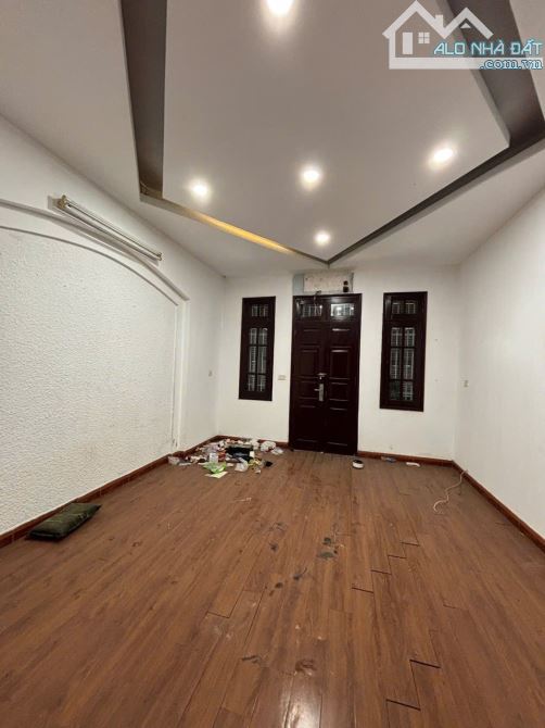 MẶT PHỐ KINH DOANH SẦM UẤT NGUYỄN VĂN CỪ 240 TỶ DT 690M MT 10M 5T XÂY TOÀ VĂN PHÒNG ĐẸP HẾ - 1