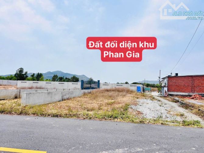 Đối diện biệt thự nghỉ dưỡng Phan Gia biển Phước Hải, dt:180m2-6x30-80 thổ cư giá 1ty5 - 1