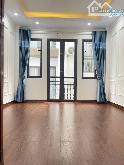 BÁN NHÀ PHỐ THẠCH BÀN LONG BIÊN 5.3 TỶ 35m 5 TẦNG, 3 PN, MT 4m Ô TÔ KINH DOANH, GẦN AEON - 1