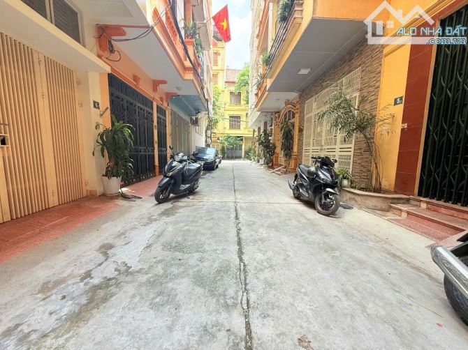 BÁN NHÀ PHÂN LÔ, Ô TÔ PHẠM TUẤN TÀI, CẦU GIẤY, DT50M,  5 TẦNG, MT 4.5M, GIÁ NHỈNH 18 TỶ - 1