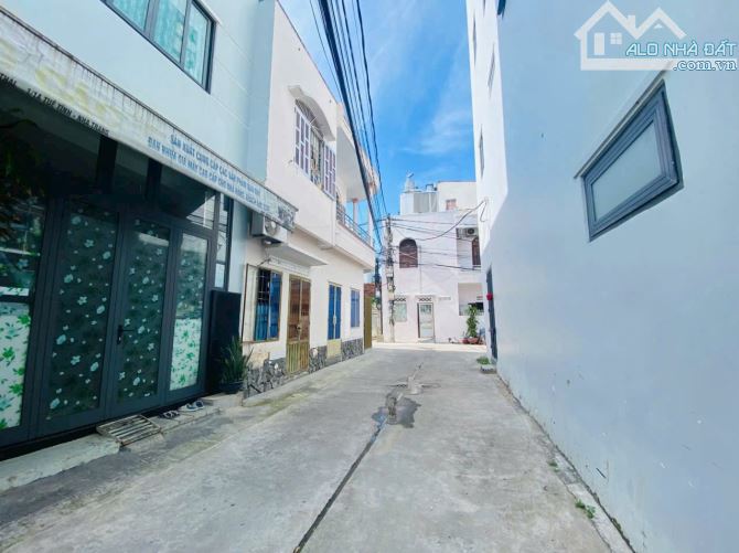 BÁN ĐẤT TẶNG NHÀ CẤP 4, GẦN BIỂN, HẺM NGUYỄN THIỆN THUẬT, TRUNG TÂM NHA TRANG, KHÁNH HÒA. - 1