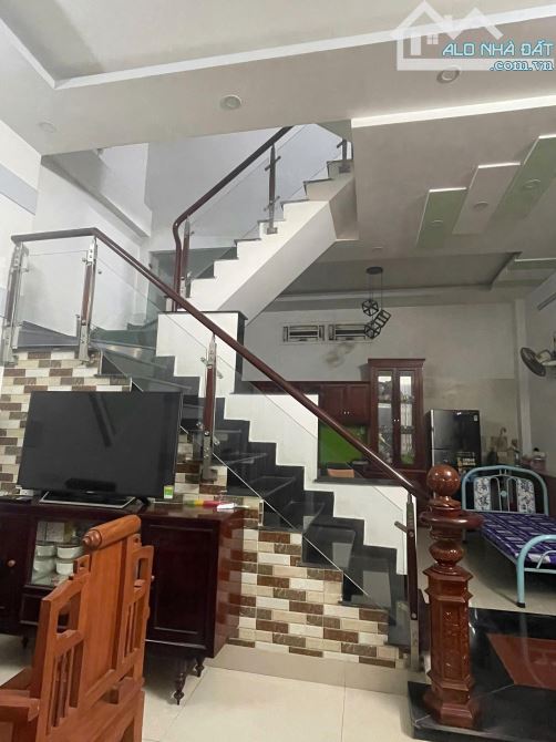 Kẹt tiền bán gấp nhà 3 tầng hẻm xe hơi gần vạn phúc quốc lộ 13 thủ Đức, chỉ 5,5 tỷ - 1