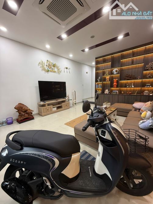 Bán nhà mặt tiền Phạm Huy Thông, P.6, Gò Vấp: 5 x 16, giá 23 tỷ. - 1