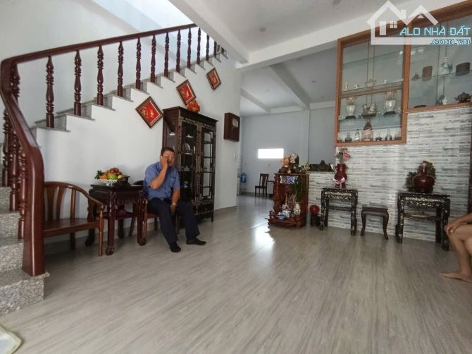 ✅ Bán nhà 1 trệt 1 lầu hẽm Chợ Đêm thuộc Phường 1 , TP Tân An _ Diện Tích : 5.8 x 11.3 - 1