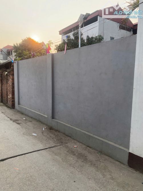 CHỦ CẦN BÁN GẤP LÔ ĐẤT 2 MẶT TIỀN, TRỤC KINH DOANH, SỔ HỒNG SẴN GD TẠI THỤY LÂM-ĐA. - 1