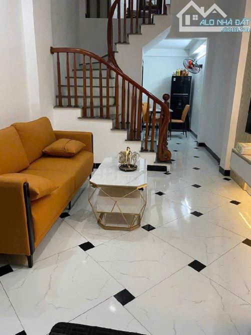 Bán nhà Ngõ Phan Trọng Tuệ 30m 4 t ô tô đỗ cổng tiện ích sẵn có chỉ về ở giá 5.45 tỷ - 1