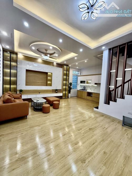 HIẾM - NHÀ KIM GIANG 44M2 - MT 5.7M- Ô TÔ ĐỖ CỬA - NGÕ THÔNG - 30M Ô TÔ TRÁNH - NHỈNH 8 TỶ - 1