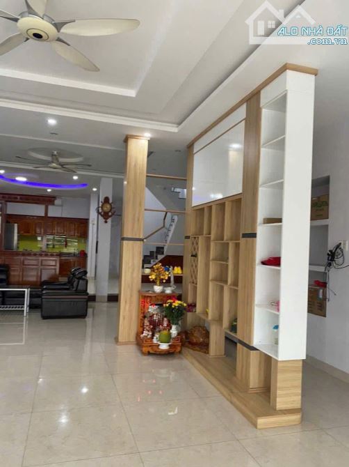 Bán Nhà Mặt tiền đường 30/4, P12, TP Vũng Tàu - 102M2 -Ngang 6.3M - Giá: 13 Tỷ (TL) - 1