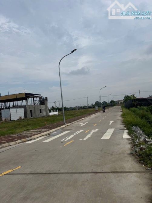NHỈNH HƠN 3 TỶ BẠN SỞ HỮU LÔ ĐẤT DIỆN TÍCH 142 M2 TẠI ĐÔNG LAI QUANG TIẾN SÓC SƠN - 1