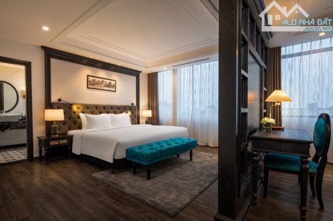 ( Chủ vay Bank Giảm 50 Tỷ ) Bán Khách Sạn Mặt Phố Mã Mây - 360m2 x 9T - MT 12m - 315 Tỷ