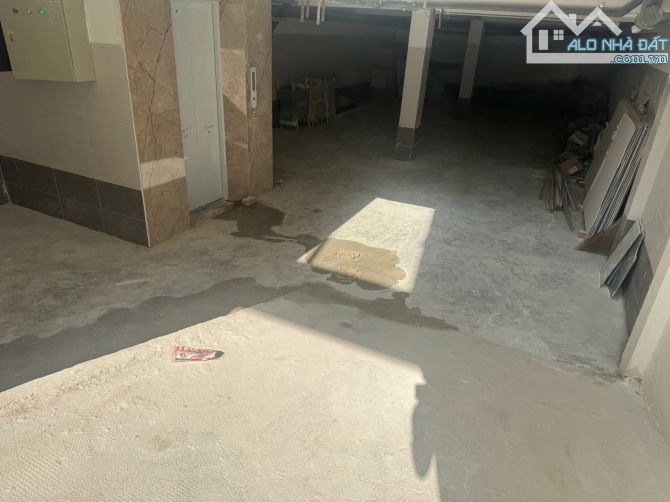 Chỉ 42 Tỷ-Sở Hữu Ngay Tòa Nhà 1 Hầm 5 Tầng 185m2(7mx26m) Ngay Ga Metro Rạch Chiếc,Quận 2 - 2