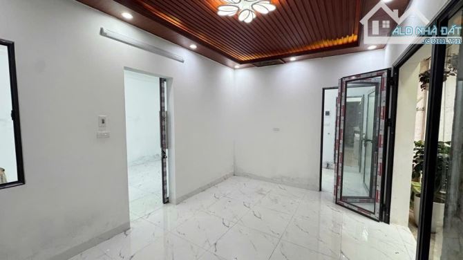 Bán tập thể tầng 1 phố Nguyên Hồng, kinh doanh - ô tô đỗ cửa 20m ra phố Nguyên Hồng - 2