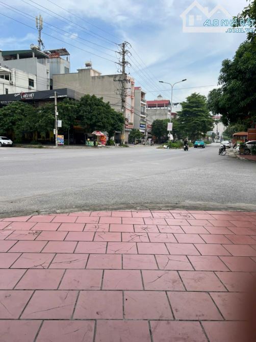 Bán nhà góc 3 tầng Dương Húc Đại Đồng tiên du dt 137m mt 10m giá 19.2 tỷ - 2
