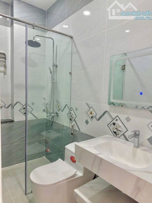 Bán nhà đẹp Tôn Thất Tùng! Phân lô ngõ thông bàn cờ, dân xây mới, 38m2 x 5 tầng 8.tỷ - 2
