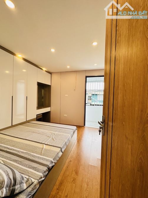 3.225 tỷ bán căn hộ tập thể Quỳnh Mai diệntích 70m2, căn hộ thiết kế 3 phòng ngủ, đầy đủ n - 2
