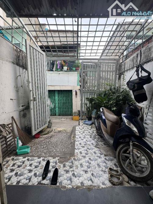 Nguyễn Văn Luông , P11 Q6. DT 3,5 × 16,nở hậu 4m. Giá 4,6 tỷ TL.  CÁCH MỘT CĂN RA MT NHỰA - 2