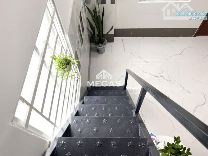 Bán NT cao cấp MT Kênh 19/5 Tân Phú 600m2 hầm trệt lửng 3 lầu ST (gần Celadon City) - 2