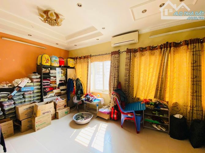 Bán nhà mặt phố Đồng Nhân, SĐCC 80m2, mặt tiền hơn 5m - 2