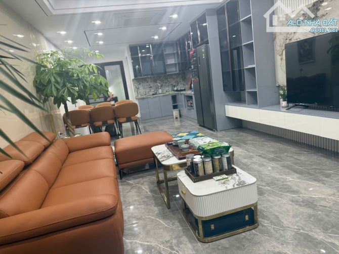 Bán nhà Riêng tại Phố Trạm, Long Biên DT 58M2, 8 Tầng, Thang máy, Ô tô tránh, Full đồ - 2