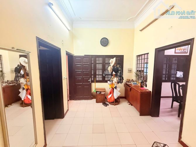 BIỆT THỰ GIỮA LÒNG HỒ TÂY. 120M GIÁ CHƯA ĐẾN 1TR ĐÔ (24 TỶ) - 2