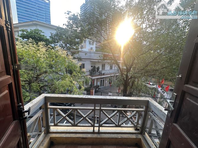 PHỐ HUỲNH THÚC KHÁNG, ĐỐNG ĐA - PHÂN LÔ VỈA HÈ - Ô TÔ DỪNG ĐỖ 24/24 - 68m - Nhỉnh 27 tỷ - 2