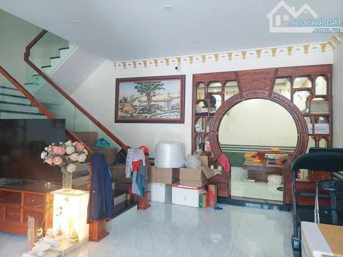 Bán biệt thự khu vip, mặt tiền đường, 260m2, 7pn, 7wc - 2