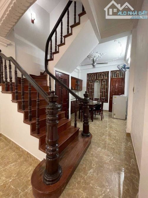 BÁN NHÀ BA ĐÌNH - GẦN LIỄU GIAI - 41M2 x 5 TẦNG - GẦN Ô TÔ TRÁNH, NHÀ ĐẸP, SÂN CỔNG RIÊNG - 2