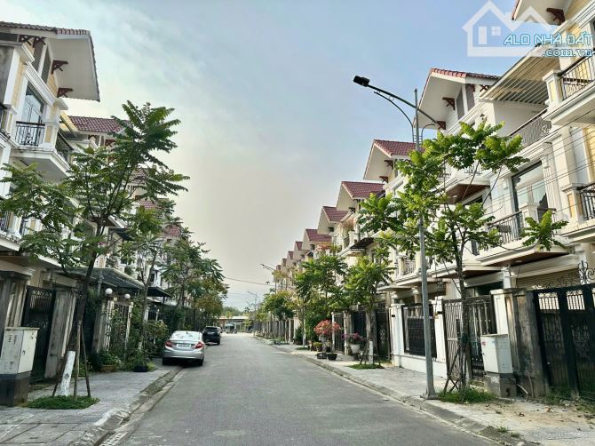 Bán đất lô góc 2 mặt tiền 149,5m2 KQH Đông Nam Thuỷ An, view kênh thoáng, gần Aeon Mall - 2