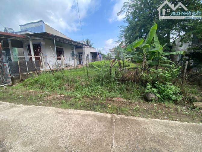 bán 463m2 đất ở tại nông thôn,đất nằm khu dân cư đông đúc,đất phân ra được 2 lô,giá đâu ư - 2