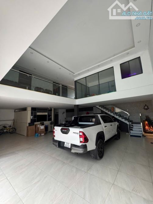 Nhà bán: đường Kinh Dương Vương. Q Bình Tân. DTSD 133m2. Giá 14,8 tỷ - 2