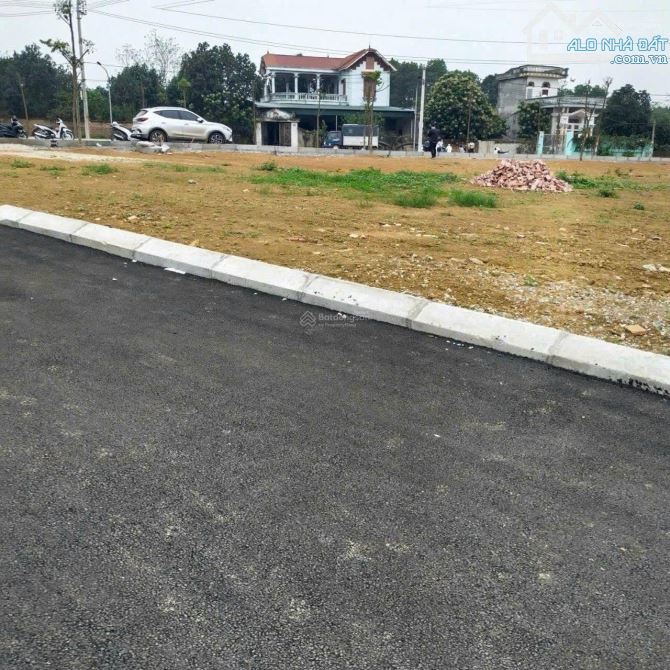 Bán đất Hòa Lạc 250m2,  giá 3,8 tỷ. sổ đỏ chính chủ trung tâm hòa lạc - 2