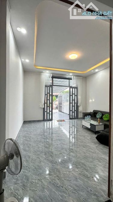 Bể nợ bán gấp nhà c4 đường Tân Hiệp 18 - Hóc Môn, Sổ hồng riêng, 125m2, giá chỉ 980 triệu - 2