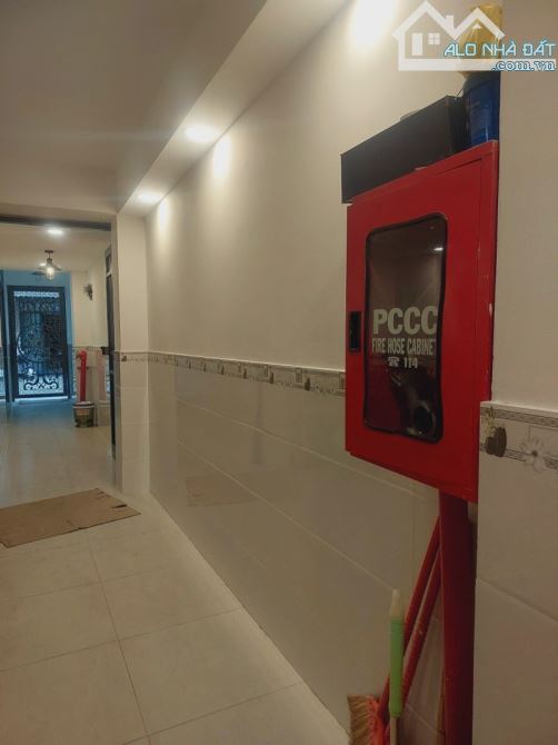 Bán căn hộ dịch vụ Gò Vấp, Đường Dương Quảng Hàm, hẻm xe tải, 135m2, 5 lầu, 27 tỷ - 2