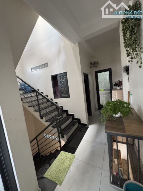 NHÀ MỚI 3 TẦNG 5 PN KHU PHÂN LÔ NGAY NAM LONG CHỢ HỒ HỌC LÃM - HƠN 5 TỶ XÍU - 2