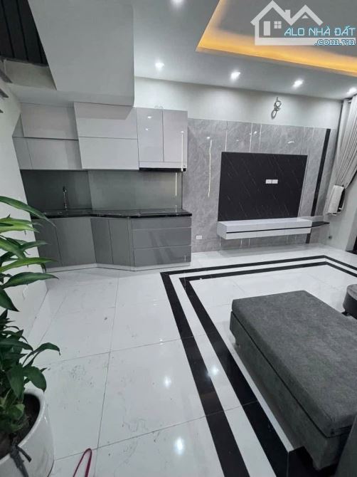 Bán nhà mặt ngõ Đội Cấn - Cách phố 2 nhà - Sỏ 32m2 - 4 tầng - giá 7,6 tỷ. - 2
