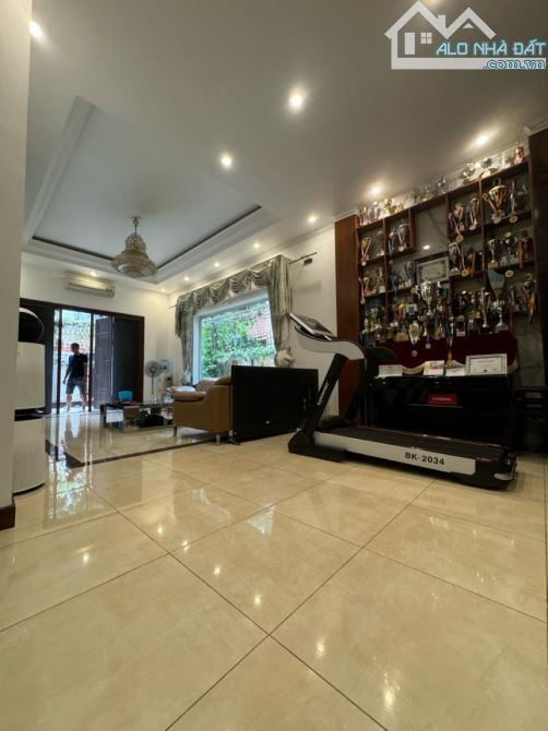 Siêu Víp Biệt thự đơn lập Linh Đàm 232m2 4 tầng mặt tiền 13m giá siêu tốt - 2