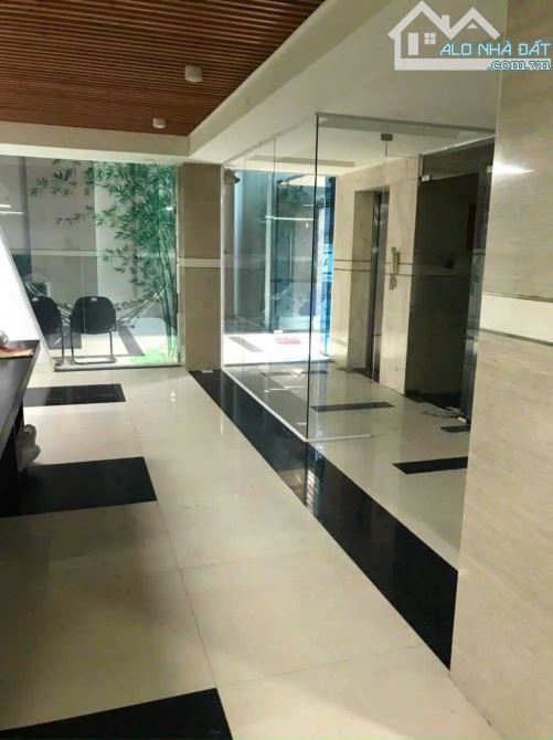 Bán nhà 73 Nguyễn Thị Minh Khai, Bến Thành, Q.1 - DT 17x20m - 140 tỷ - 2
