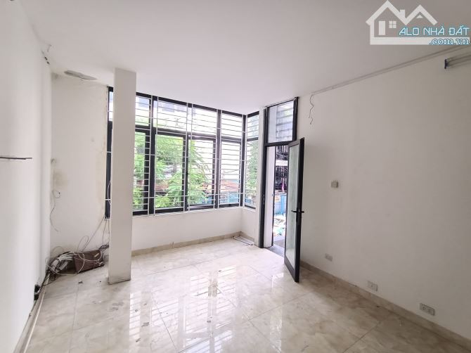 Bán Nhà P/Lô 2 Ô Tô Tránh Quận Đống Đa 50m2-4T MT4m Vỉa Hè 22 Tỷ Huỳnh Thúc Kháng. - 2