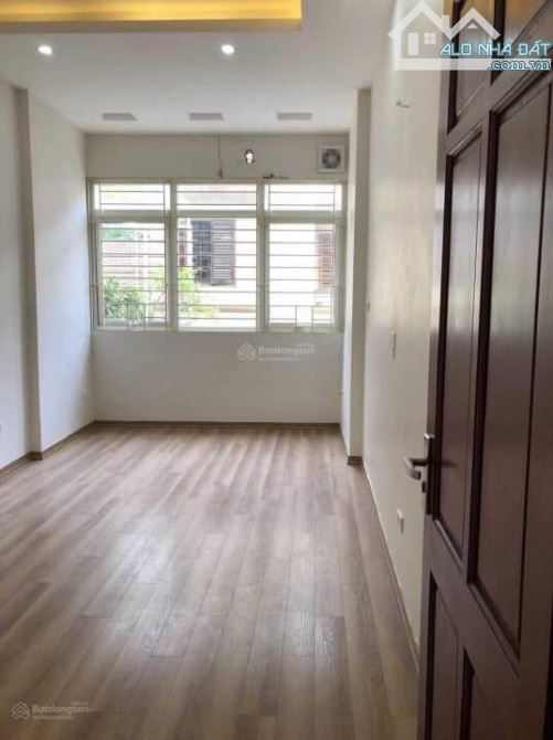NGÕ THÔNG TRƯƠNG ĐỊNH - BAC GÁC ĐUA - 3 THOÁNG - GẦN Ô TÔ - NHÀ ĐẸP 42M 5T NHỈNH 6 TỶ. - 2