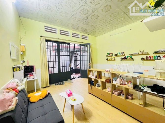 BÁN NHÀ 64m2 Đường oto trong chợ 57 ( P. THỐNG NHẤT)giá 2ty4 - 2
