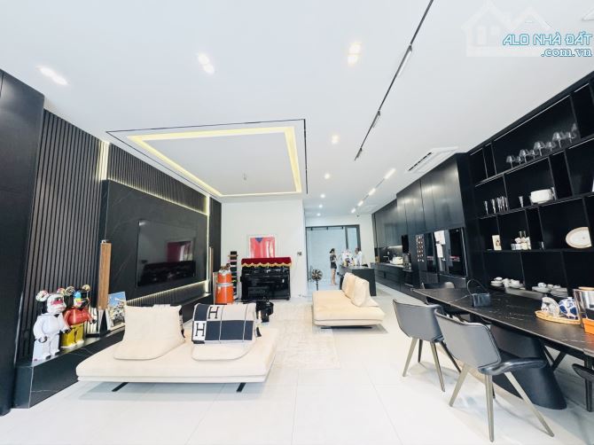 BIỆT THỰ HIMLAM TÂN HƯNG QUẬN 7, 5 TẦNG, 7.5 x 20M, THANG MÁY XỊN XÒ, CHỈ 46.5 TỶ TL - 2